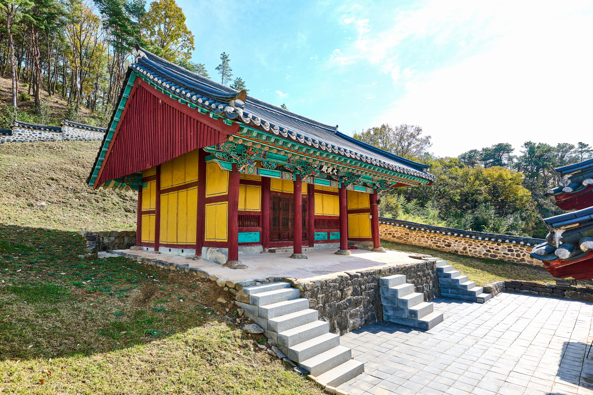 예산향교_대성전(좌측)