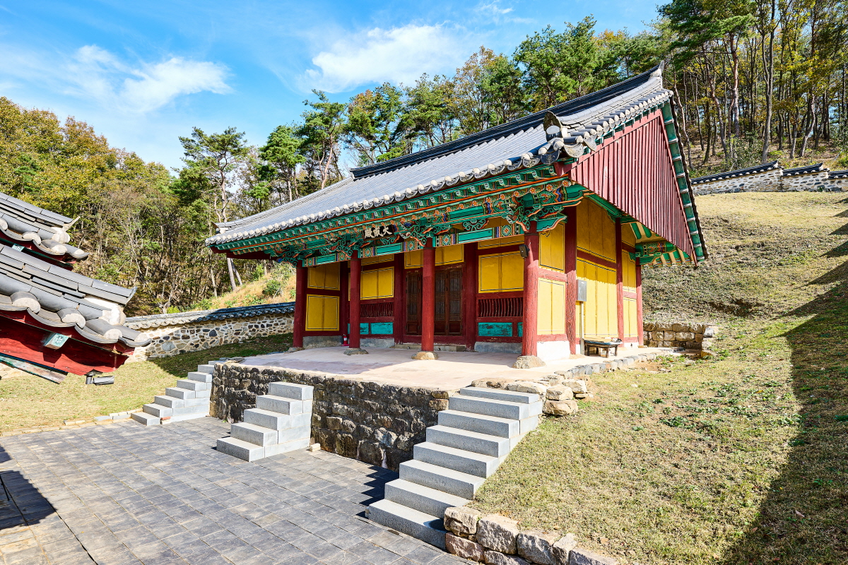 예산향교_대성전(우측)
