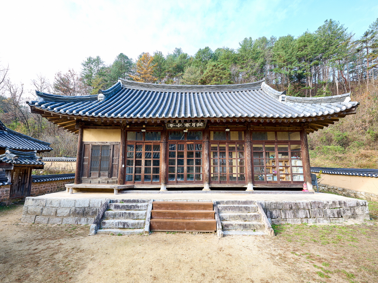 추월한수정(秋月寒水亭)